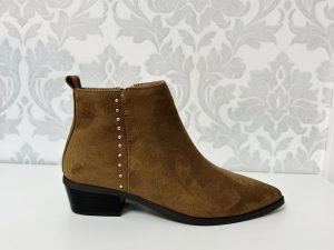 ÉTIKA Botín Tachas Camel