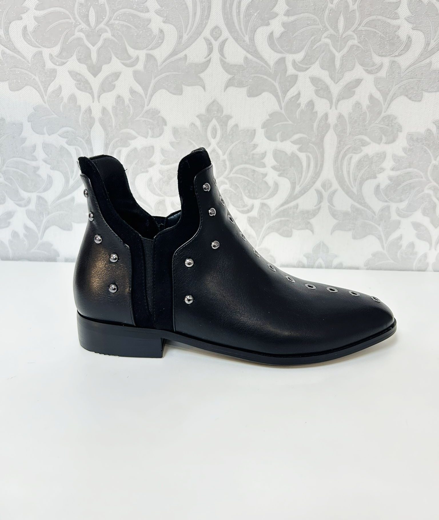 AZAREY Botín Negro Tachas