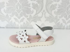 CONGUITOS Sandalia Blanca Flores
