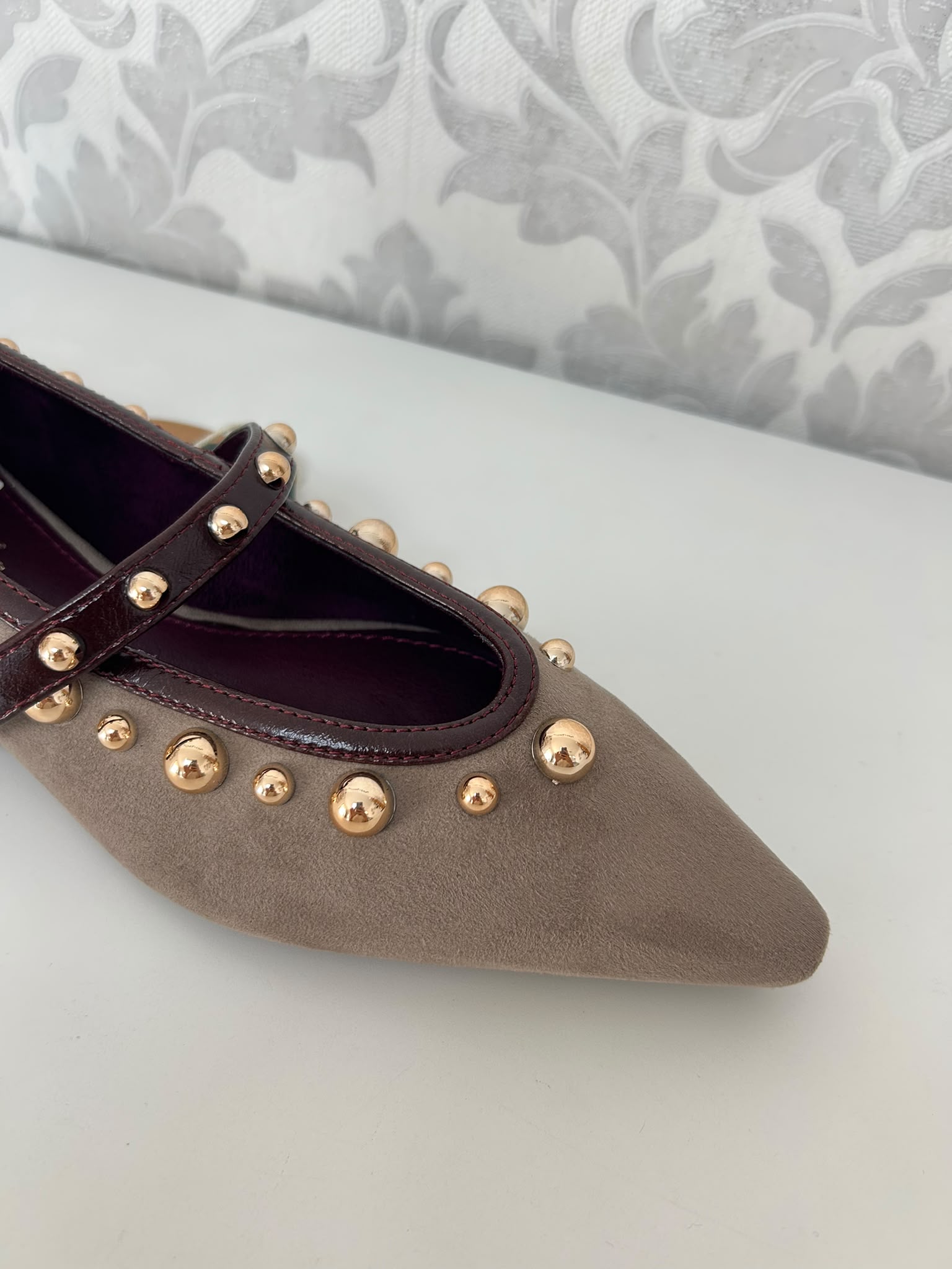 ISTERIA Bailarina Taupe Tachas - Imagen 2